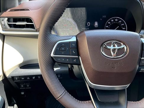 Certified 2023 Toyota Sienna Platinum FWD image 24