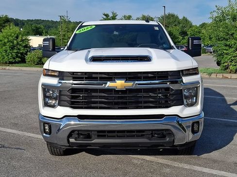 Used 2025 Chevrolet Silverado 2500 LT w/ Convenience Package AWD/4WD image 2