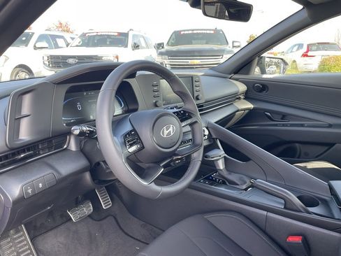 Used 2025 Hyundai Elantra Sport image 9