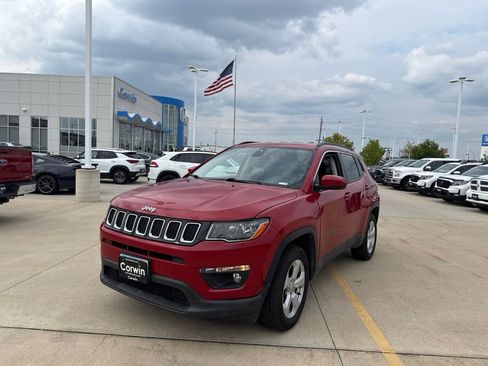 Used 2018 Jeep Compass Latitude w/ Popular Equipment Group AWD/4WD image 2