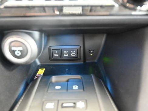 Used 2023 Toyota Venza LE AWD/4WD image 20