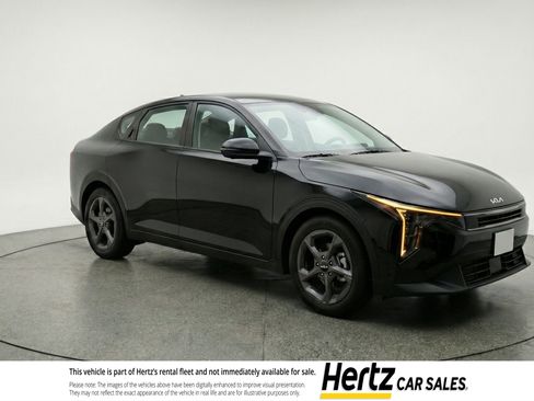 Used 2025 Kia K4 LXS image 1