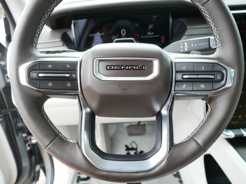 Used 2026 GMC Acadia Denali w/ Super Cruise Package FWD image 25