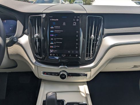 New 2025 Volvo XC60 T8 Core image 19