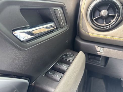 Used 2026 Chevrolet Colorado ZR2 w/ Technology Package AWD/4WD image 17