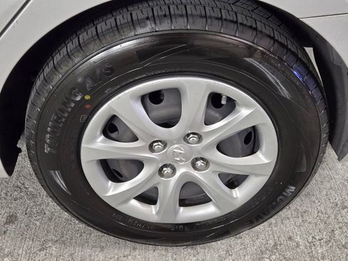 Used 2014 Hyundai Accent GLS image 13