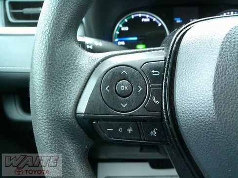 Used 2021 Toyota RAV4 LE image 13