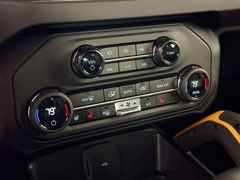 Used 2024 Ford Bronco Badlands image 32