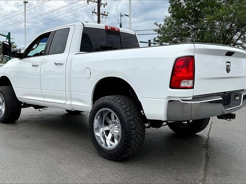 Used 2017 RAM 1500 Classic SLT AWD/4WD image 4
