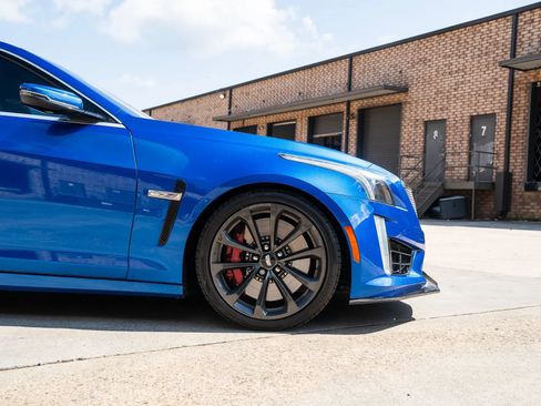 Used 2018 Cadillac CTS V w/ Luxury Package RWD image 13