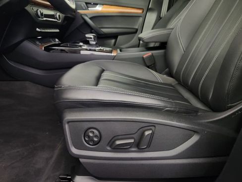 Used 2023 Audi Q5 2.0T Premium w/ Convenience Package image 11