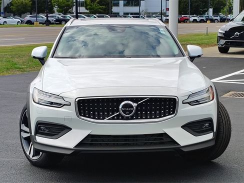 New 2026 Volvo V60 B5 Cross Country Plus w/ Protection Package Premier image 37