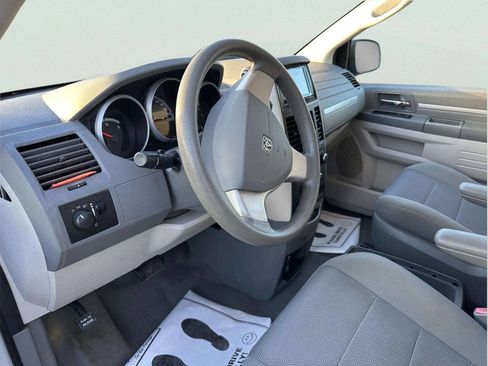 Used 2009 Dodge Grand Caravan SE w/ Climate Group FWD image 12