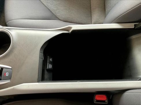 Used 2021 Toyota Camry LE FWD image 15