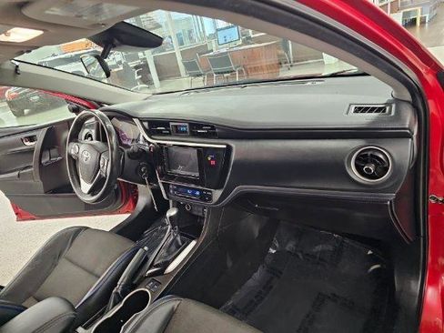 Used 2018 Toyota Corolla SE FWD image 8