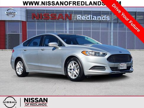 Used 2015 Ford Fusion SE FWD image 1
