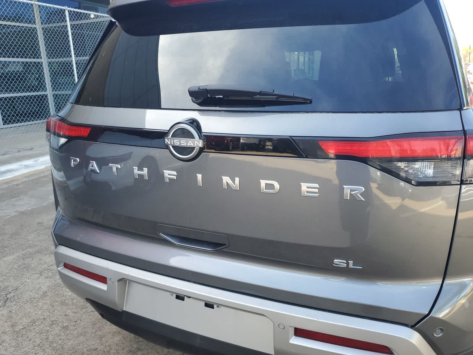 Used 2025 Nissan Pathfinder SL FWD image 10