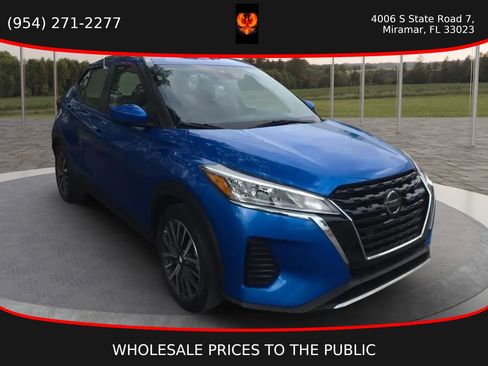 Used 2021 Nissan Kicks SV image 3