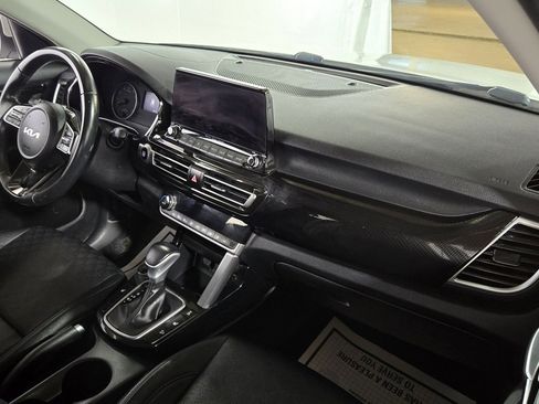 Used 2022 Kia Seltos EX image 35