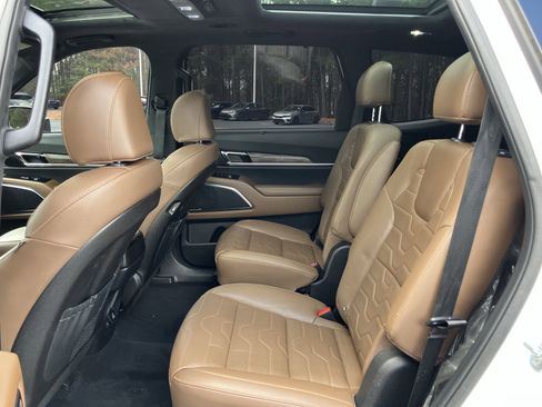 Used 2022 Kia Telluride SX w/ SX Prestige Package image 36