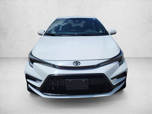 Used 2026 Toyota Corolla SE FWD image 2