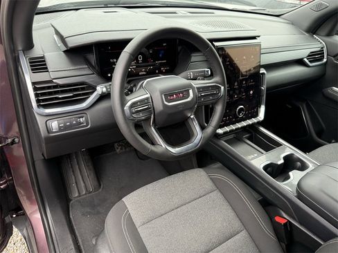 Used 2025 GMC Acadia Elevation image 11