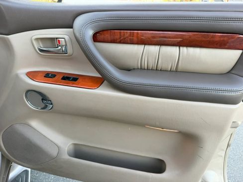 Used 2002 Lexus LX 470 4WD image 16