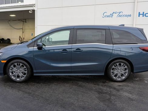 New 2026 Honda Odyssey Touring image 9