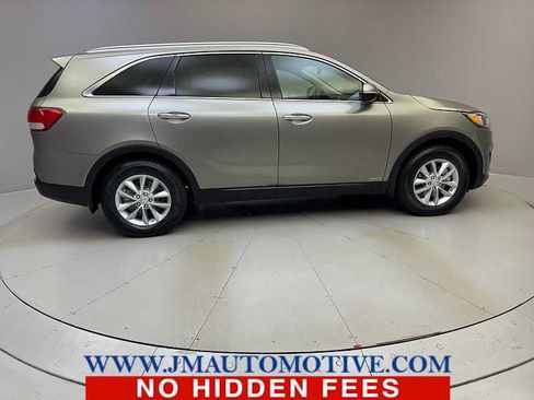 Used 2017 Kia Sorento AWD w/ LX Convenience Package image 6