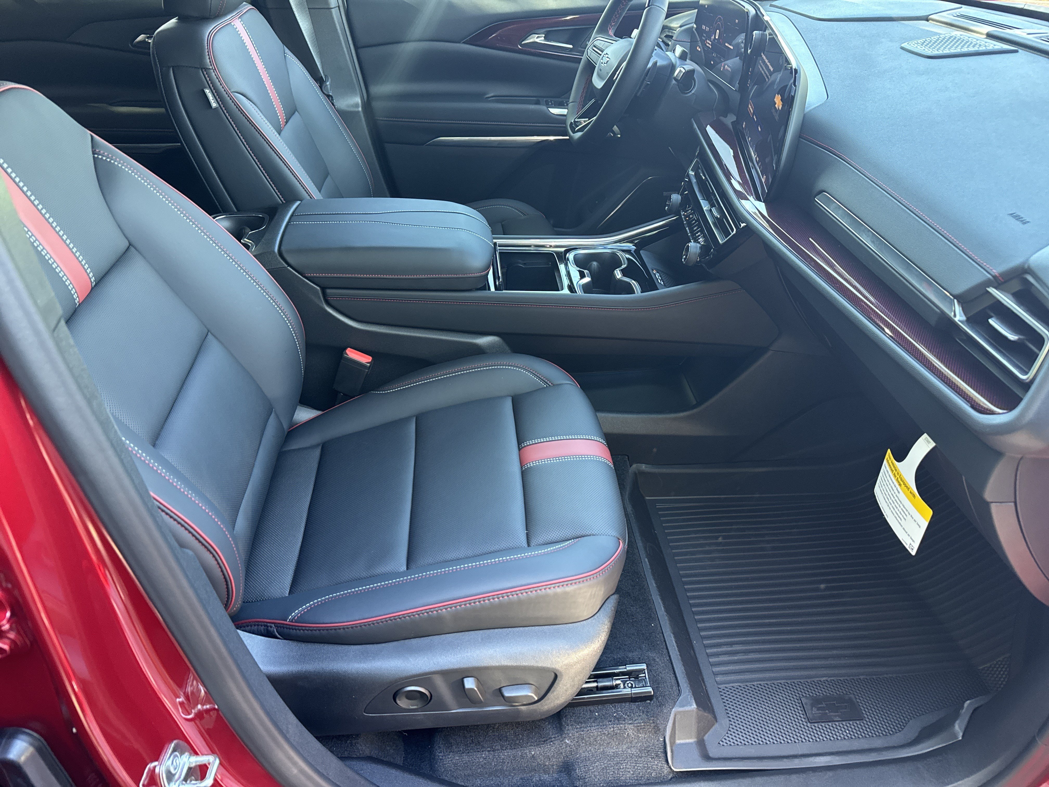 New 2027 Chevrolet Traverse RS w/ LPO, Floor Liner Package FWD image 13