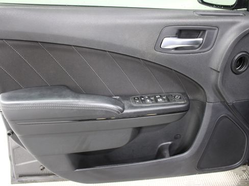 Used 2022 Dodge Charger SXT w/ Blacktop Package image 6