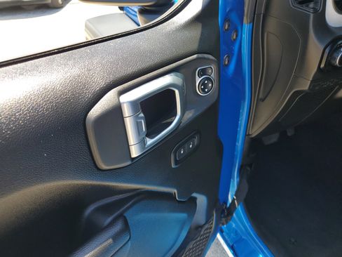 Used 2024 Jeep Wrangler Sport S image 8