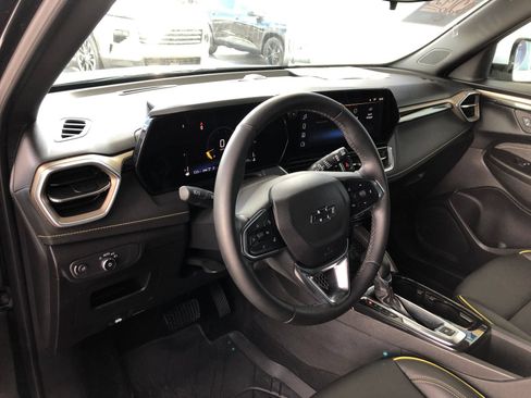 Used 2025 Chevrolet TrailBlazer ACTIV w/ Driver Confidence Package AWD/4WD image 19
