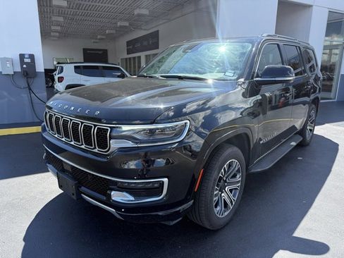 Used 2024 Jeep Wagoneer Series II w/ Flexible Seating Group image 4