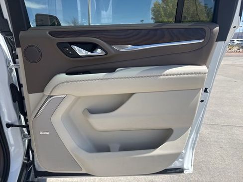 Used 2023 GMC Yukon XL Denali AWD/4WD image 13