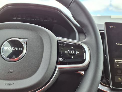 New 2026 Volvo XC90 B6 Plus w/ Protection Package Premier AWD/4WD image 17