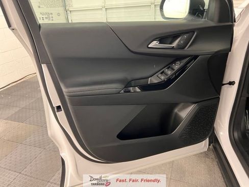 Used 2025 Chevrolet Equinox LT FWD image 28