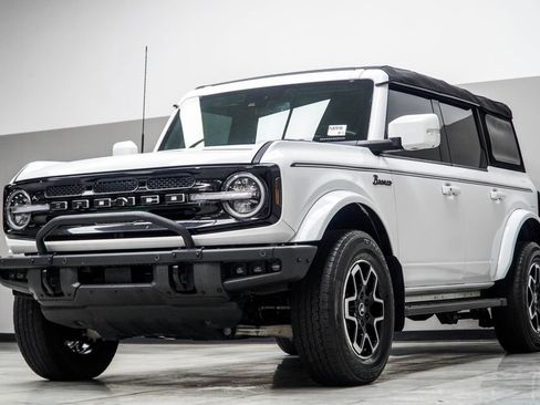 Used 2023 Ford Bronco Outer Banks image 8