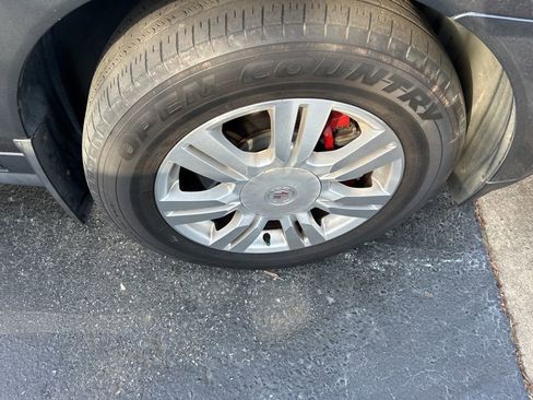 Used 2013 Cadillac SRX Luxury image 2