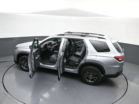 Used 2024 Honda Pilot TrailSport image 45