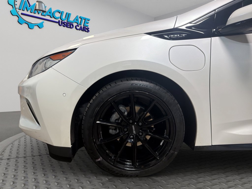 Used 2017 Chevrolet Volt Premier w/ Driver Confidence II Package FWD image 19