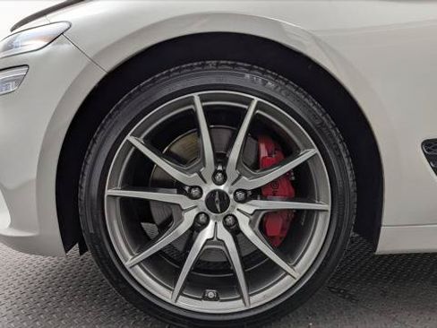 Used 2025 Genesis G70 2.5T RWD image 30