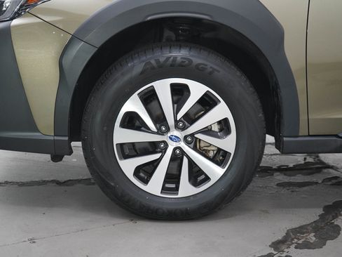 Used 2025 Subaru Outback Premium AWD/4WD image 29