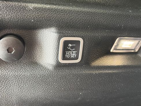 Used 2022 Jeep Grand Cherokee L Limited AWD/4WD image 16