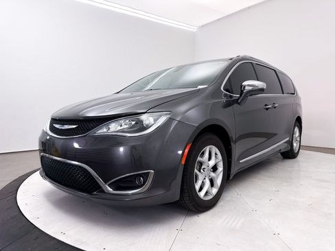 Used 2019 Chrysler Pacifica Limited FWD image 11