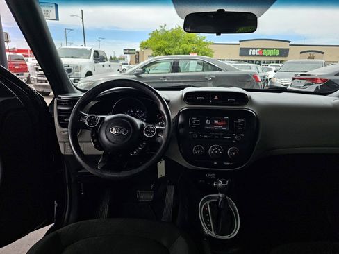 Used 2015 Kia Soul FWD image 12