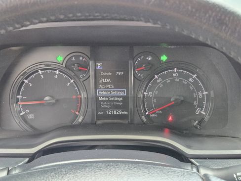 Used 2022 Toyota 4Runner SR5 RWD image 10