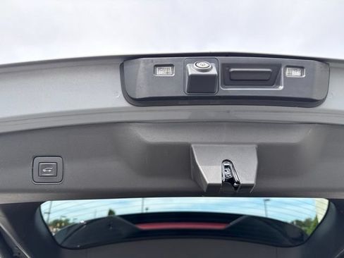 Used 2023 Chevrolet TrailBlazer RS w/ Sun and Liftgate Package AWD/4WD image 11