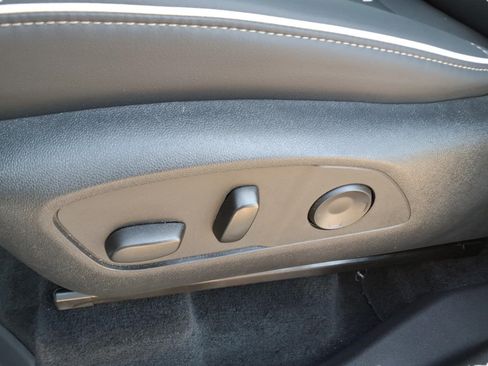 Used 2025 Buick Enclave Preferred w/ Power Package AWD/4WD image 16