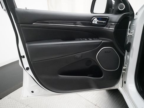 Used 2019 Jeep Grand Cherokee Overland AWD/4WD image 27